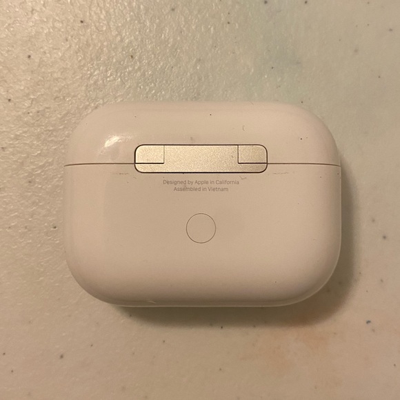 Selling Airpods Pro Charging Case Only. 1st Generation, Model A2190 - Picture 3 of 4
